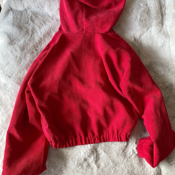 Red jacket - Picture 3 of 6